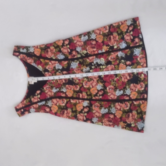 Floral Tank Top with Crochet Details (Small) - Picture 11 of 13